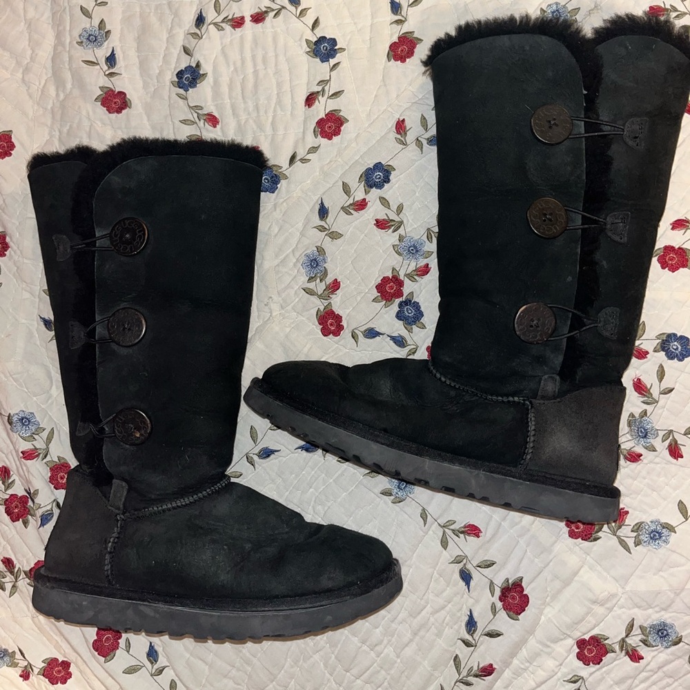 Bailey Button Triplet Uggs size 9